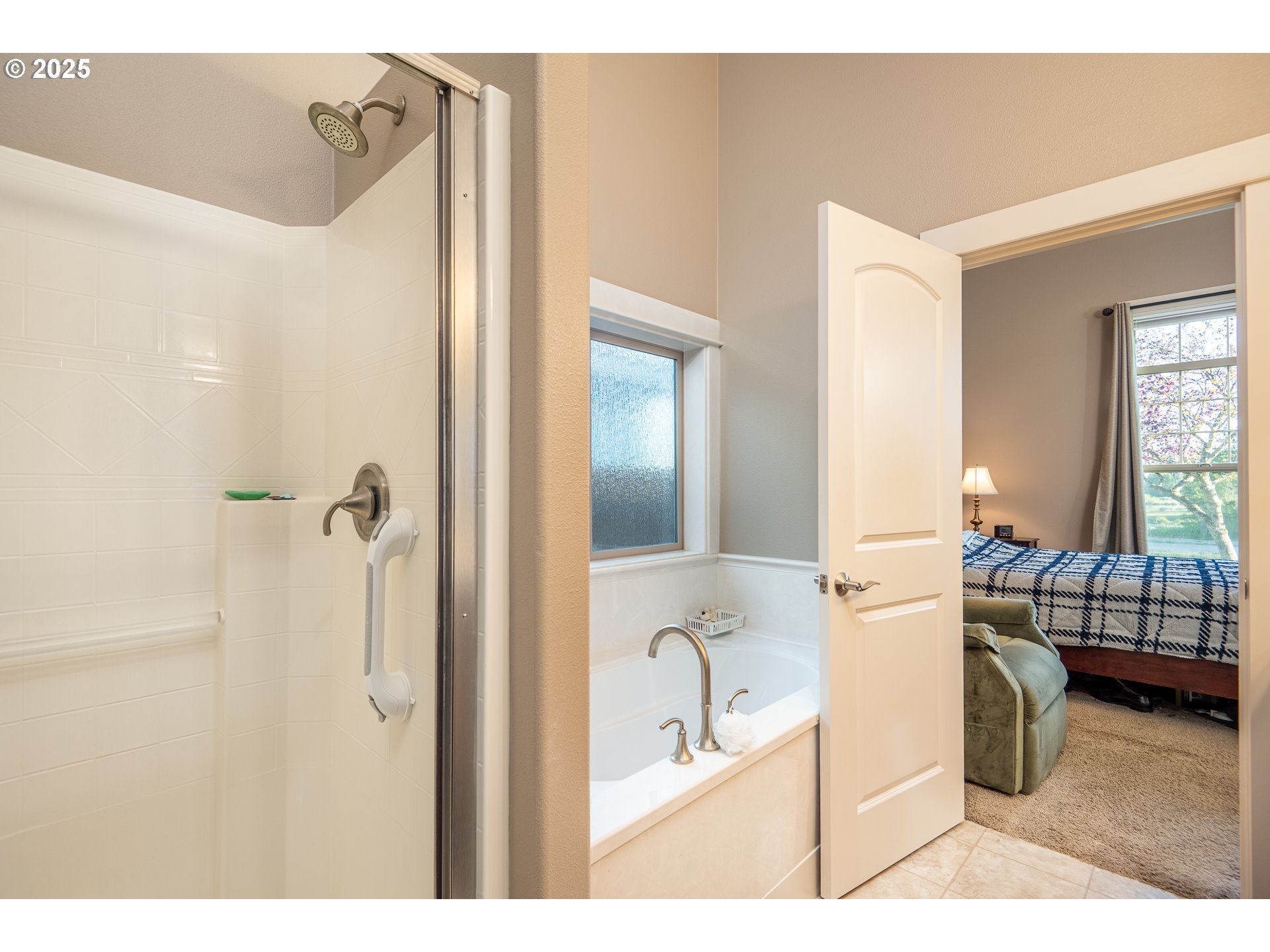 4756 Jessen Drive Eugene, OR 97402 - Photo 6 of 29 a en suite bathroom with a sink and a mirror