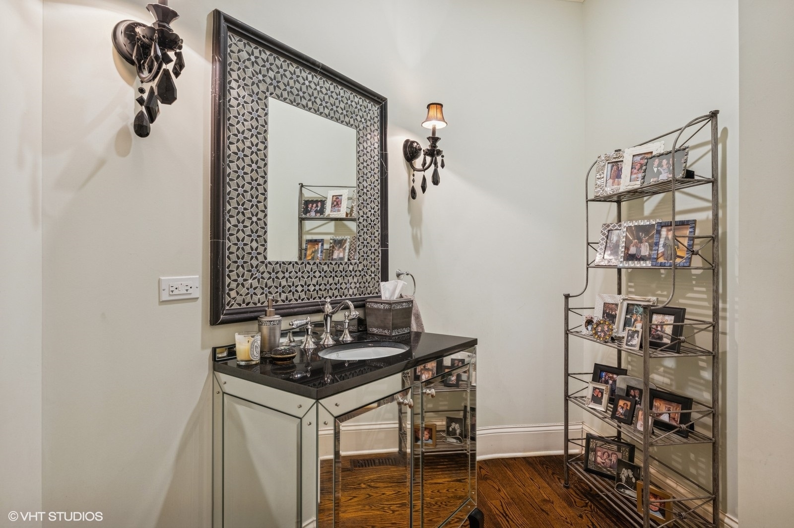 120 Maya Court Deerfield, IL 60015 - Photo 13 of 37 a bathroom with a sink and a mirror