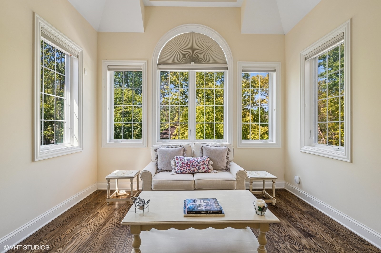 120 Maya Court Deerfield, IL 60015 - Photo 17 of 37 a living room with furniture and a window
