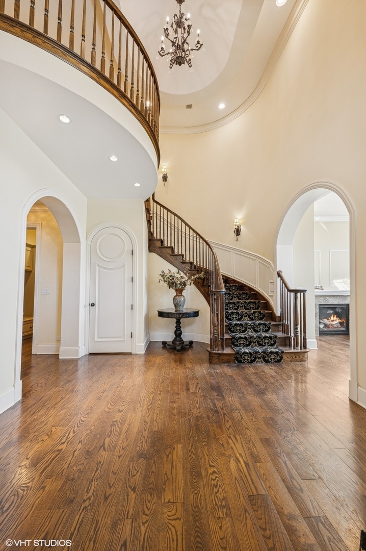 120 Maya Court Deerfield, IL 60015 - Photo 2 of 37