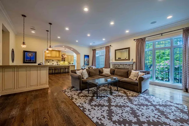 $1,925,000 | 120 Maya Court, Deerfield, IL 60015
