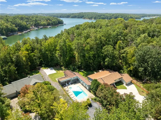 $439,000 | 211 Cherokee Drive, Fair Play, SC 29643