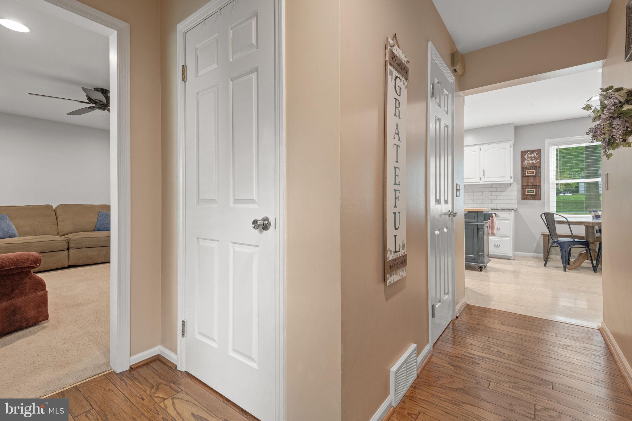 981 Pinetree Way Lancaster, PA 17601 - Photo 4 of 49 Gallery Image 4