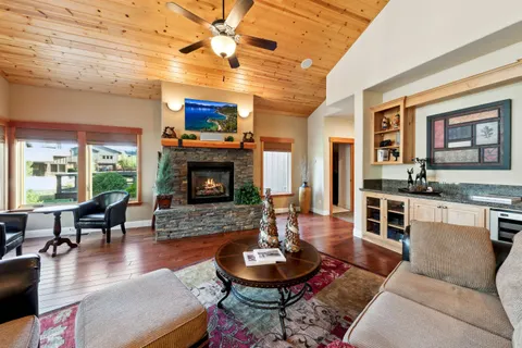 $1,450,000 | 11711 Hope Court, Unit B, Truckee, CA 96161
