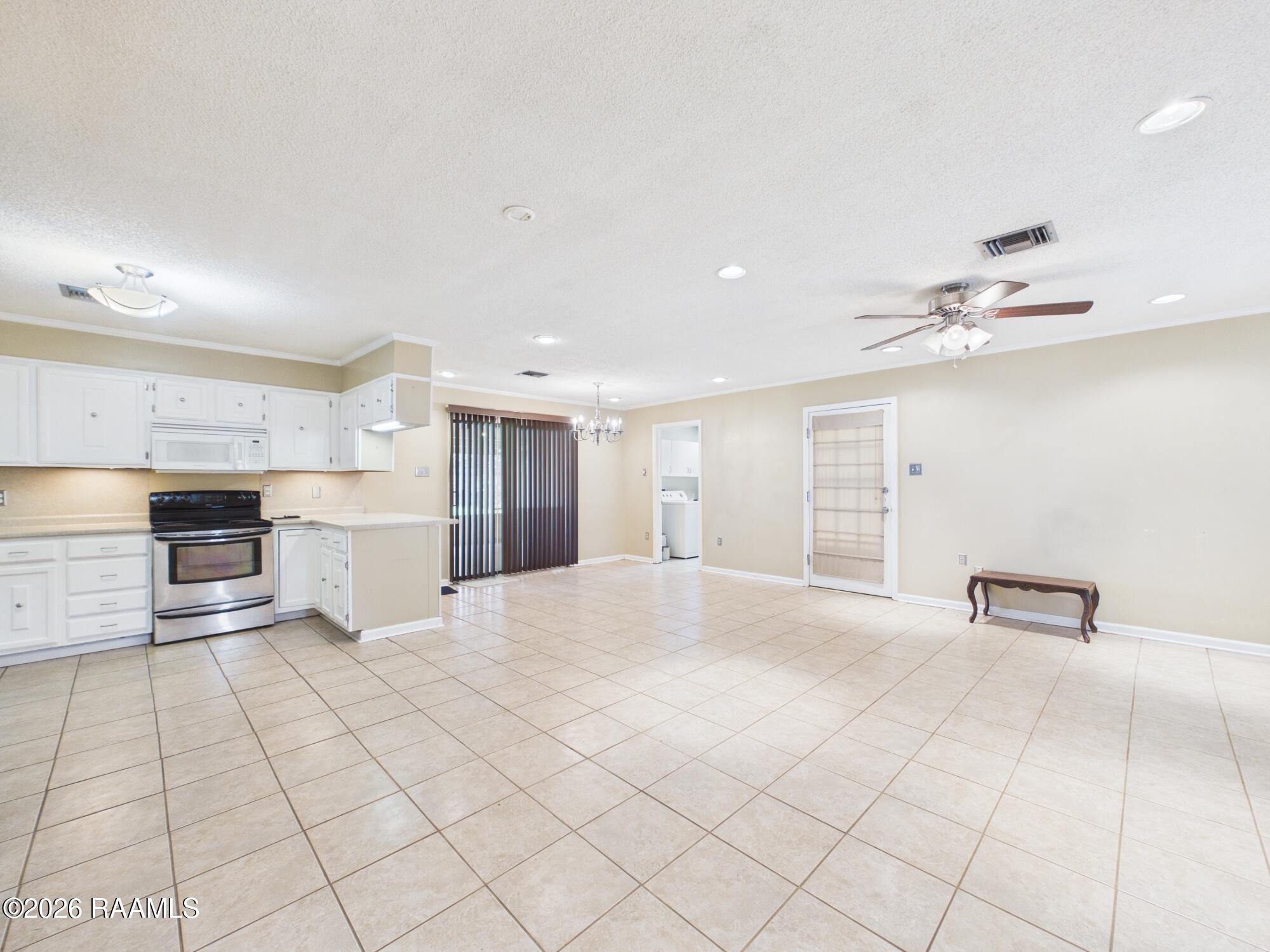 304 Magnolia Farms Road Carencro, LA 70520 - Photo 8 of 27 CAM06258G6-PR0113-STILL003