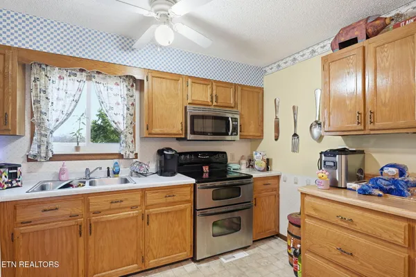 $294,900 | 191 Ashley Lane, Oneida, TN 37841