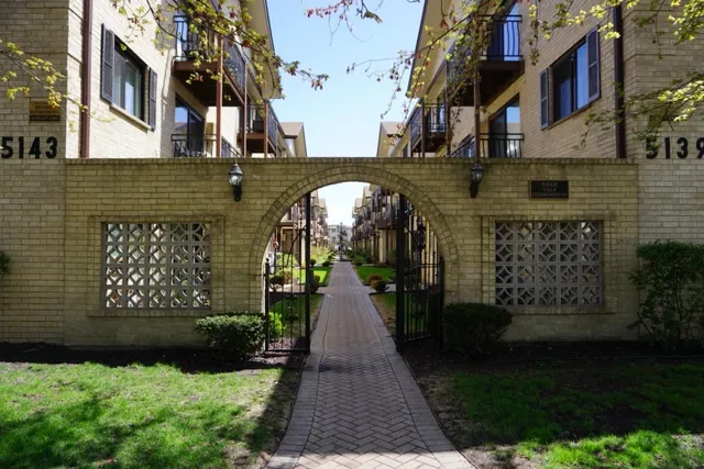 $215,000 | 5143 North East River Road, Unit 355D, Chicago, IL 60656