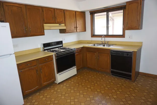 $215,000 | 5143 North East River Road, Unit 355D, Chicago, IL 60656