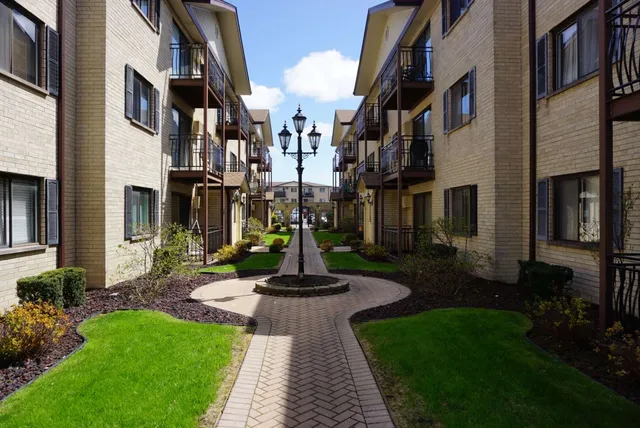 $215,000 | 5143 North East River Road, Unit 355D, Chicago, IL 60656