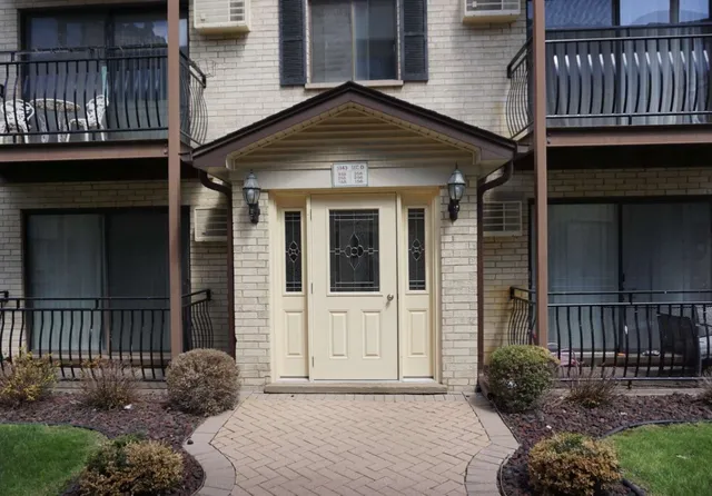 $215,000 | 5143 North East River Road, Unit 355D, Chicago, IL 60656