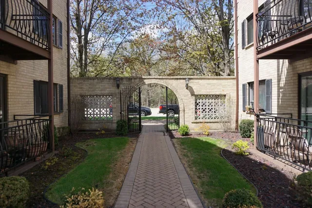 $215,000 | 5143 North East River Road, Unit 355D, Chicago, IL 60656