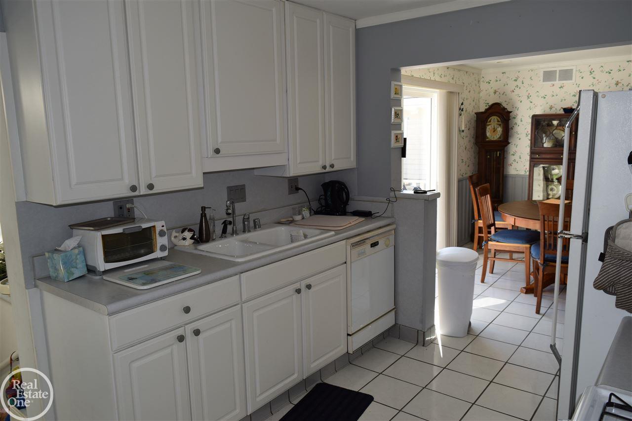 114 Muir Road Grosse Pointe Farms, MI 48236 - Photo 12 of 23
