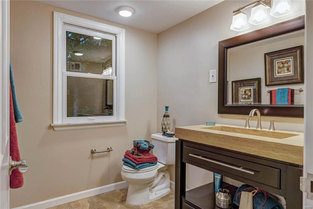211 Rondelay Court Creve Coeur, MO 63141 - Photo 8 of 28 Gallery Image 8