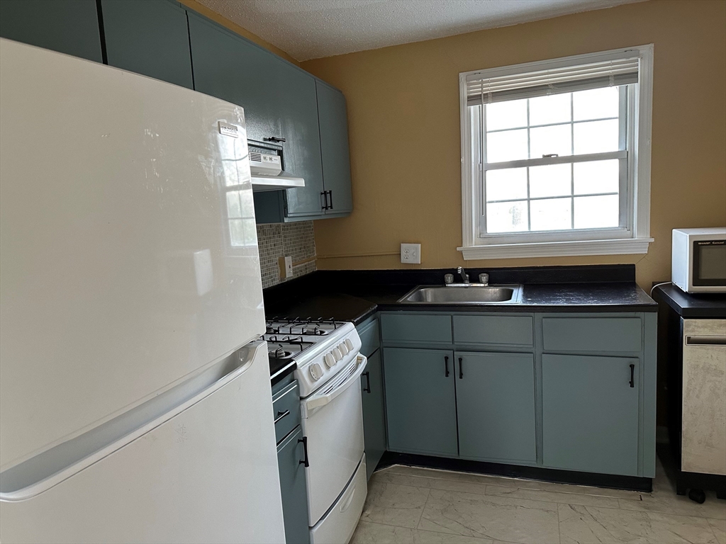 483 Cold Spring Avenue, Unit 2A West Springfield, MA 01089 - Photo 10 of 15 Gallery Image 10