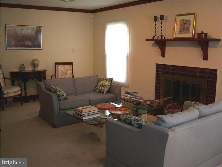117 Terrace Road Levittown, PA 19056 - Photo 5 of 21 Living Room