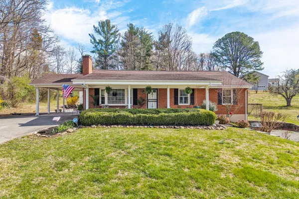 $364,950 | 40 Fairfield Lane, Troutville, VA 24175