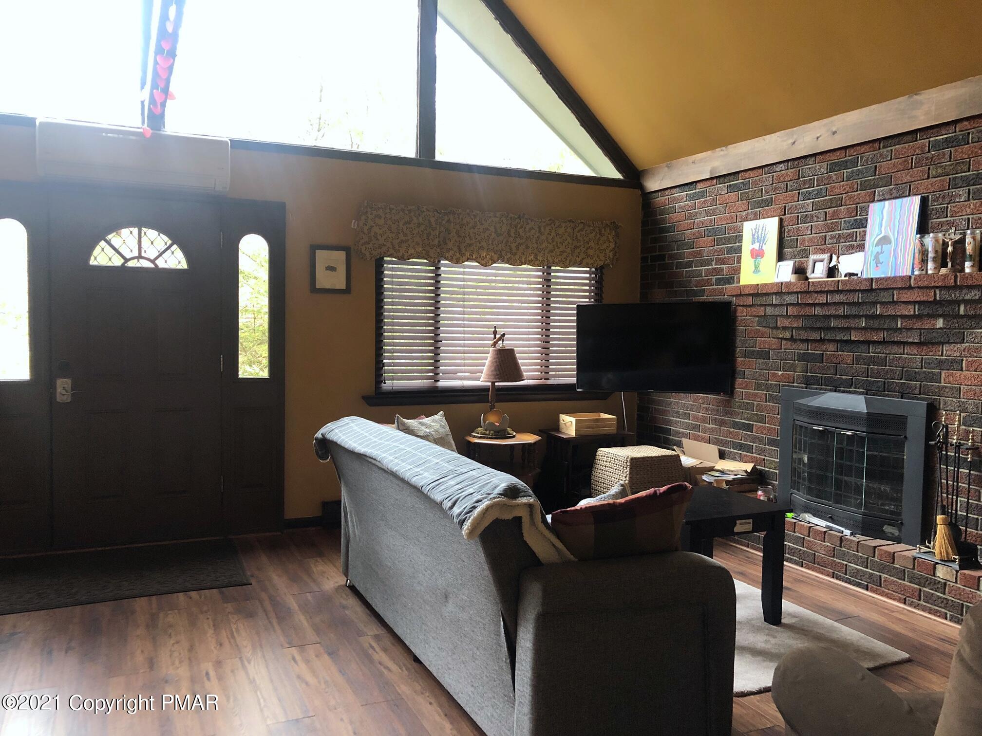 300 Saunders Drive Bushkill, PA 18324 - Photo 8 of 36 CCD6A77C-9CF7-487B-A2EC-49A29515C502