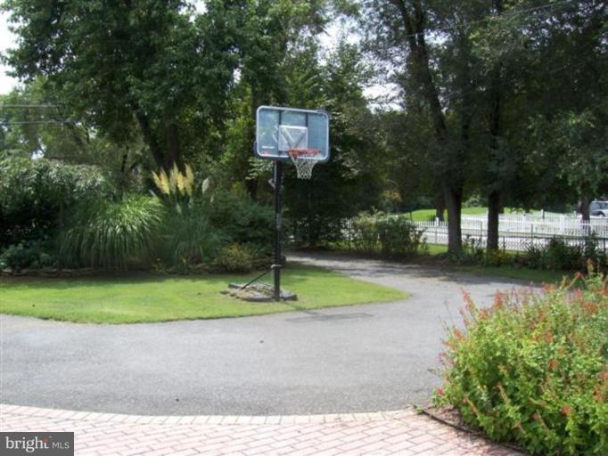 2004 Poplar Ridge Road Pasadena, MD 21122 - Photo 16 of 16 BEAUTIFUL LANDSCAPED CIRCULAR DRIVE WAY
