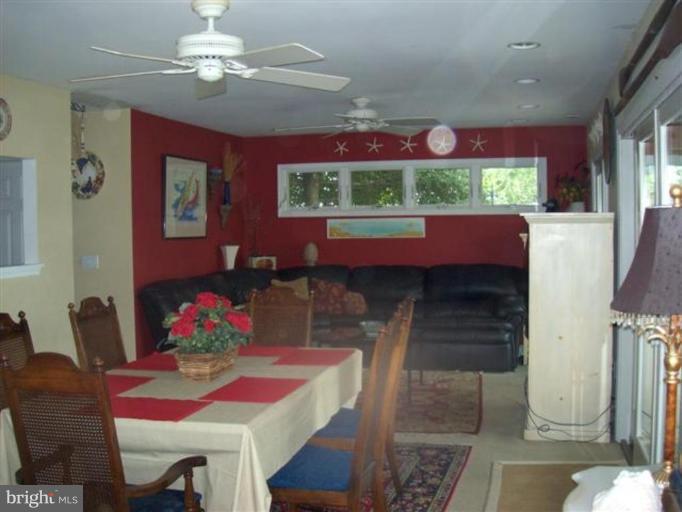 2004 Poplar Ridge Road Pasadena, MD 21122 - Photo 5 of 16 GRAT ROOM/FAMILY ROOM OFF KITCHEN