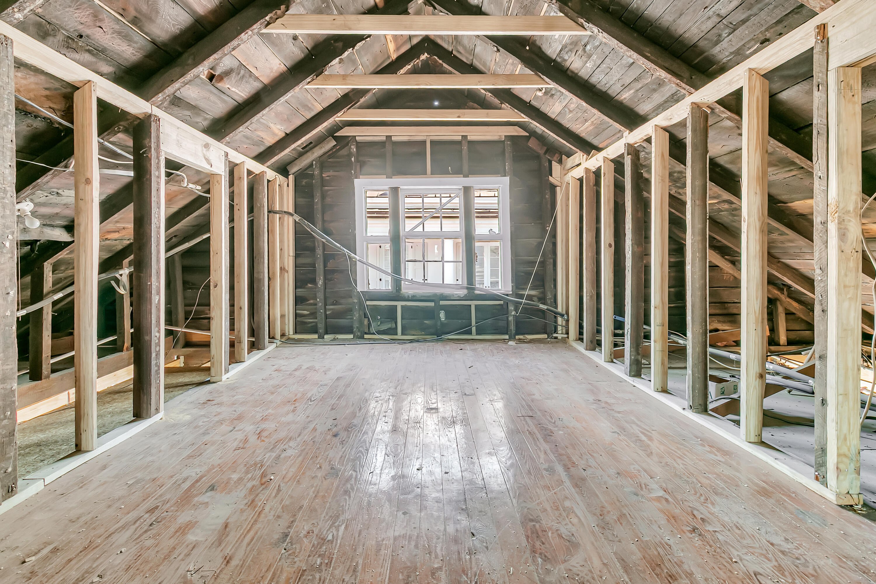 153 Queen Street Charleston, SC 29401 - Photo 15 of 26 3rd Floor Bedroom
