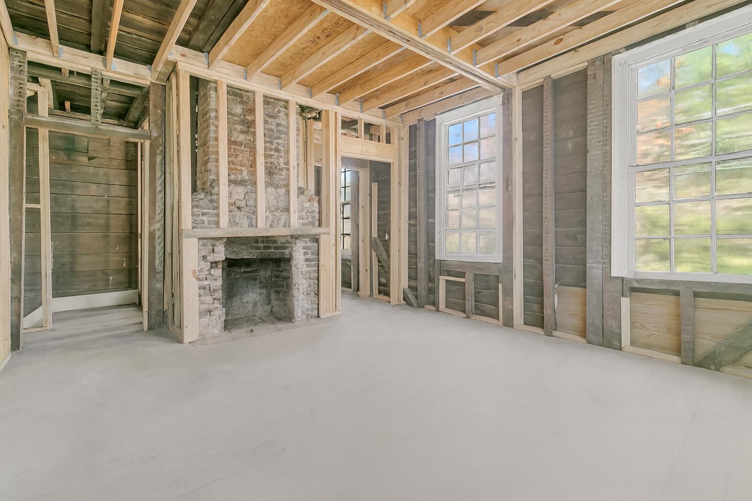 153 Queen Street Charleston, SC 29401 - Photo 6 of 26 Front Room