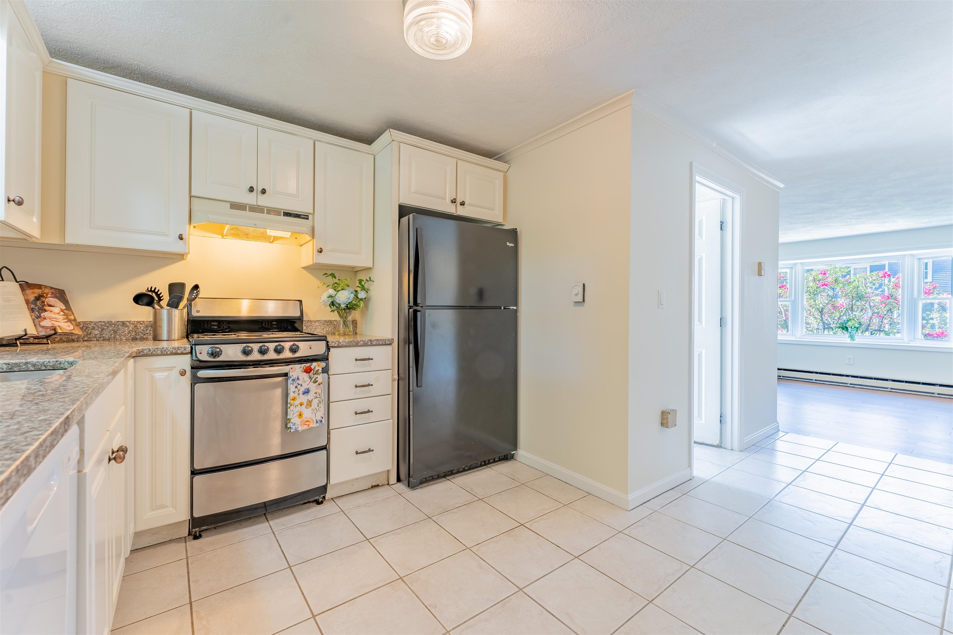 111 Stonegate Lane Derry, NH 03038 - Photo 10 of 25