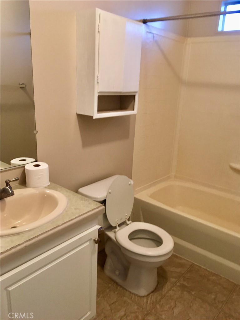 14121 Lakota Road Apple Valley, CA 92307 - Photo 39 of 40 Back house 2nd bathroom