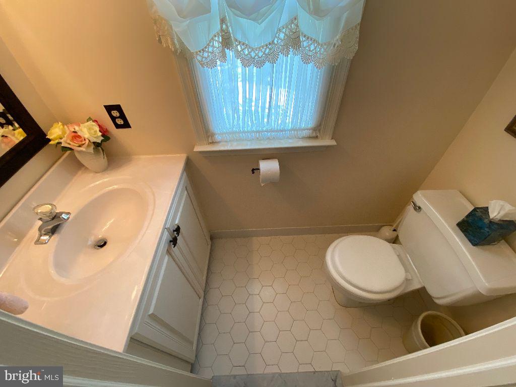 891 Slate Hill Road Yardley, PA 19067 - Photo 26 of 56 Powder room