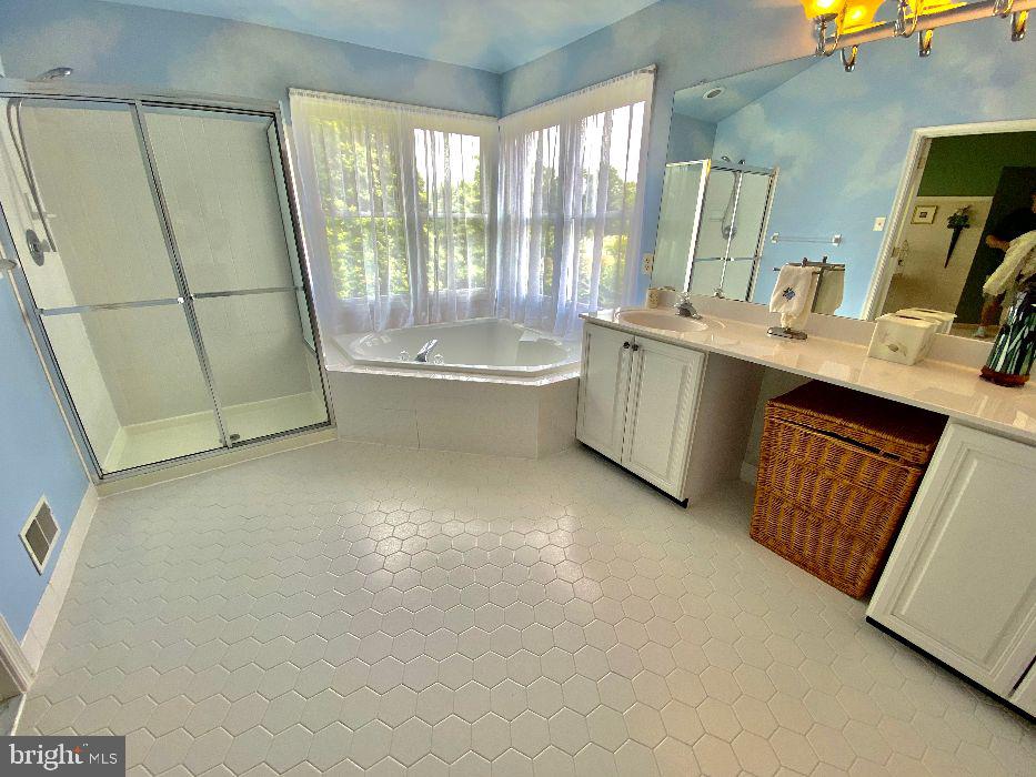 891 Slate Hill Road Yardley, PA 19067 - Photo 32 of 56 Master bath