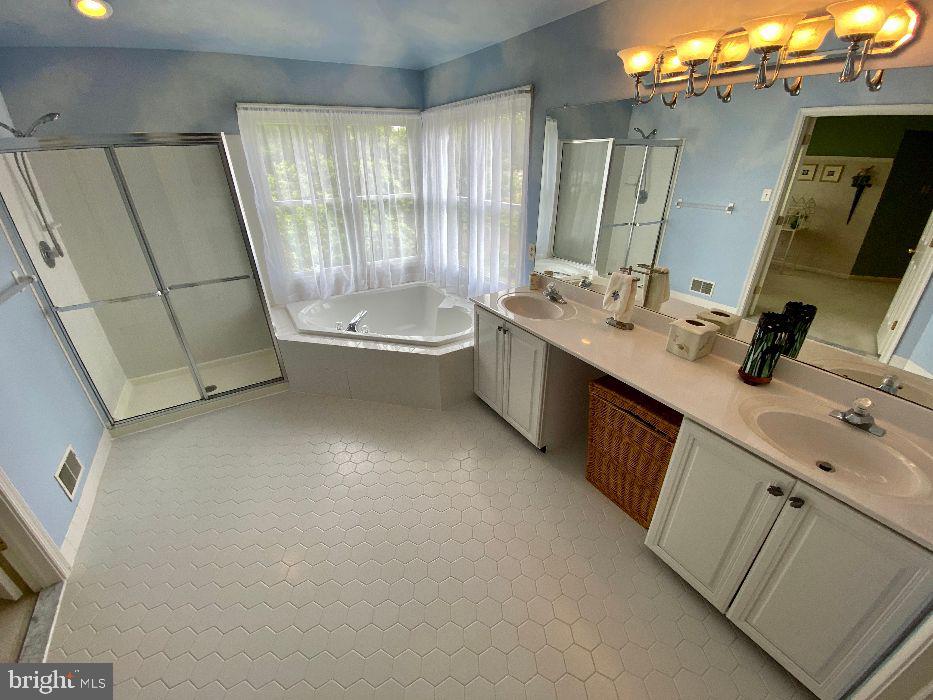 891 Slate Hill Road Yardley, PA 19067 - Photo 33 of 56 Master bath