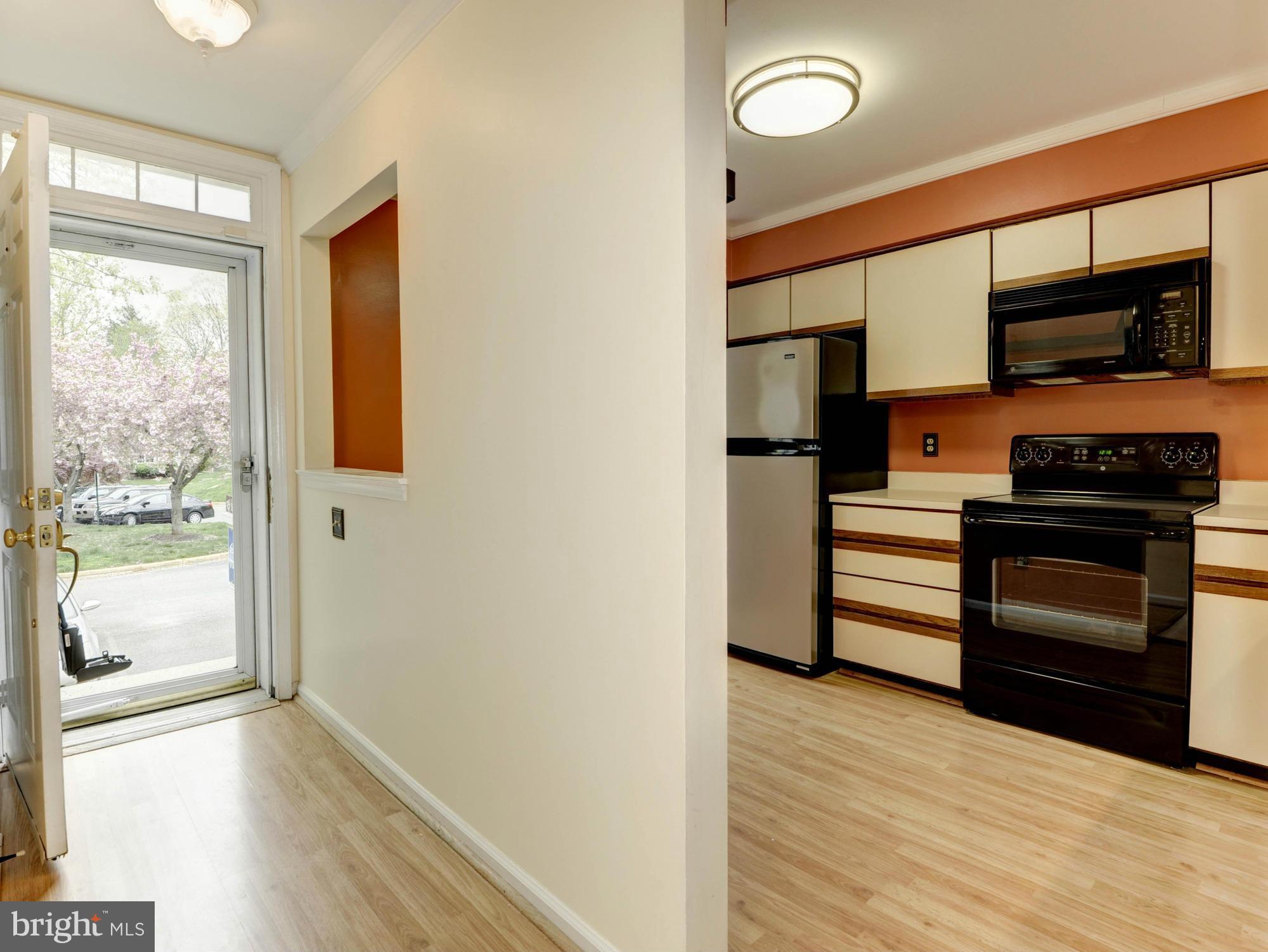 8548 Springfield Oaks Drive Springfield, VA 22153 - Photo 3 of 27 Interior (General)