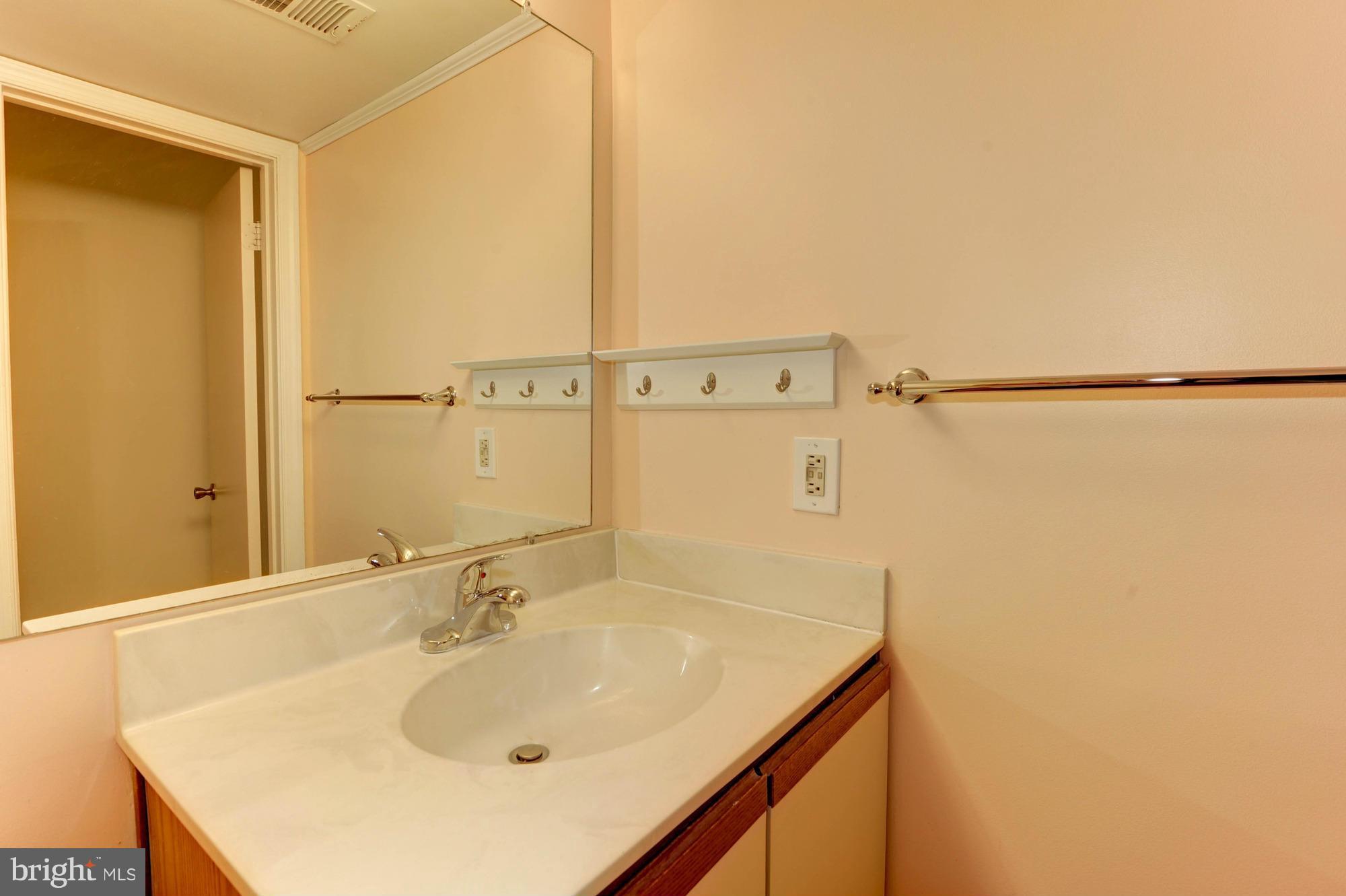 8548 Springfield Oaks Drive Springfield, VA 22153 - Photo 21 of 27 Bath