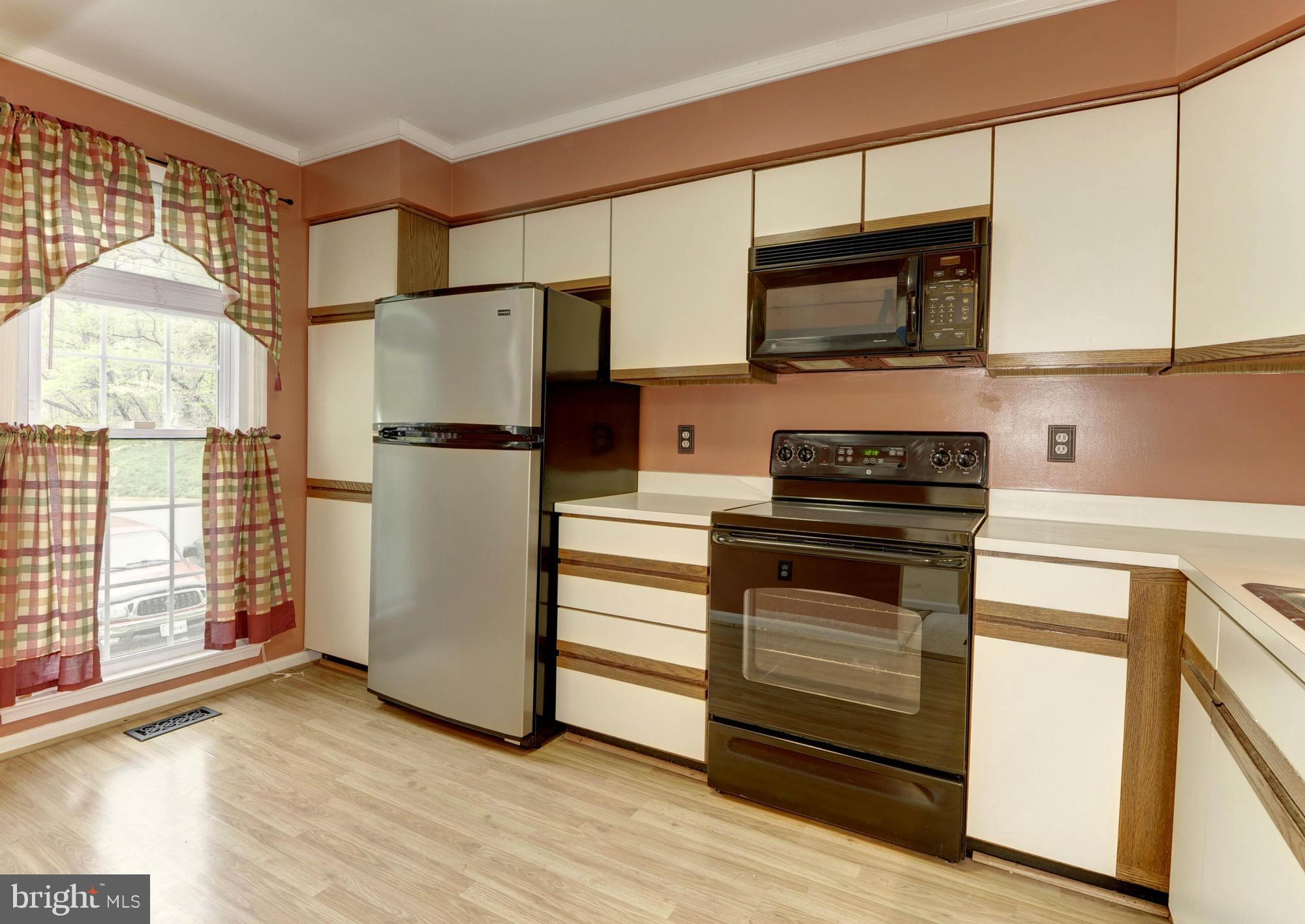 8548 Springfield Oaks Drive Springfield, VA 22153 - Photo 4 of 27 Kitchen