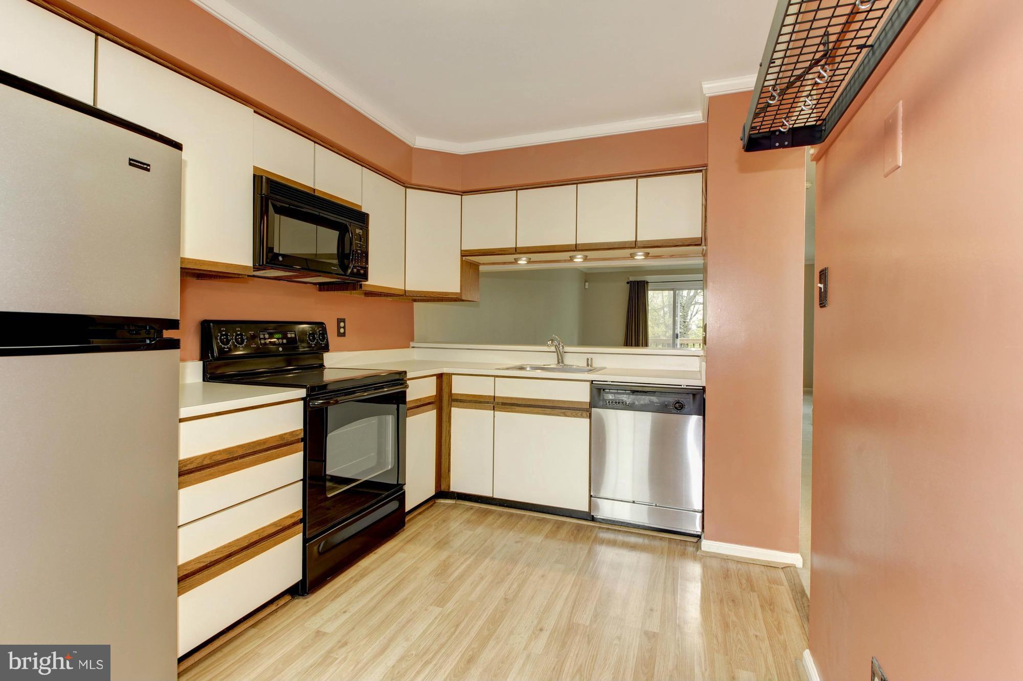 8548 Springfield Oaks Drive Springfield, VA 22153 - Photo 5 of 27 Kitchen