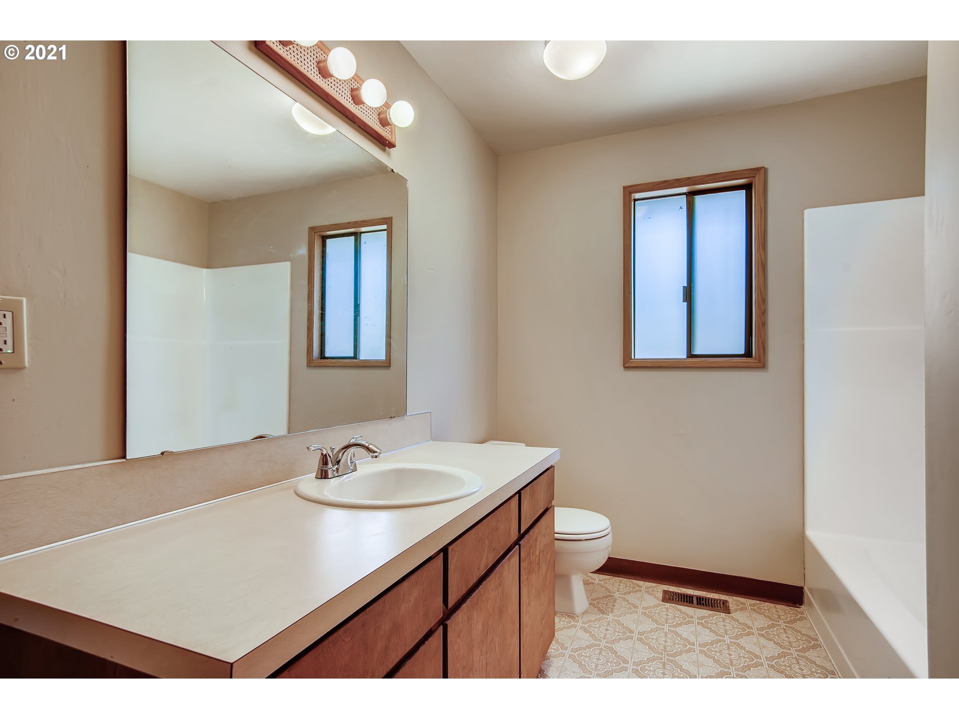 33273 Southwest Em Watts Road Scappoose, OR 97056 - Photo 11 of 32 Gallery Image 11