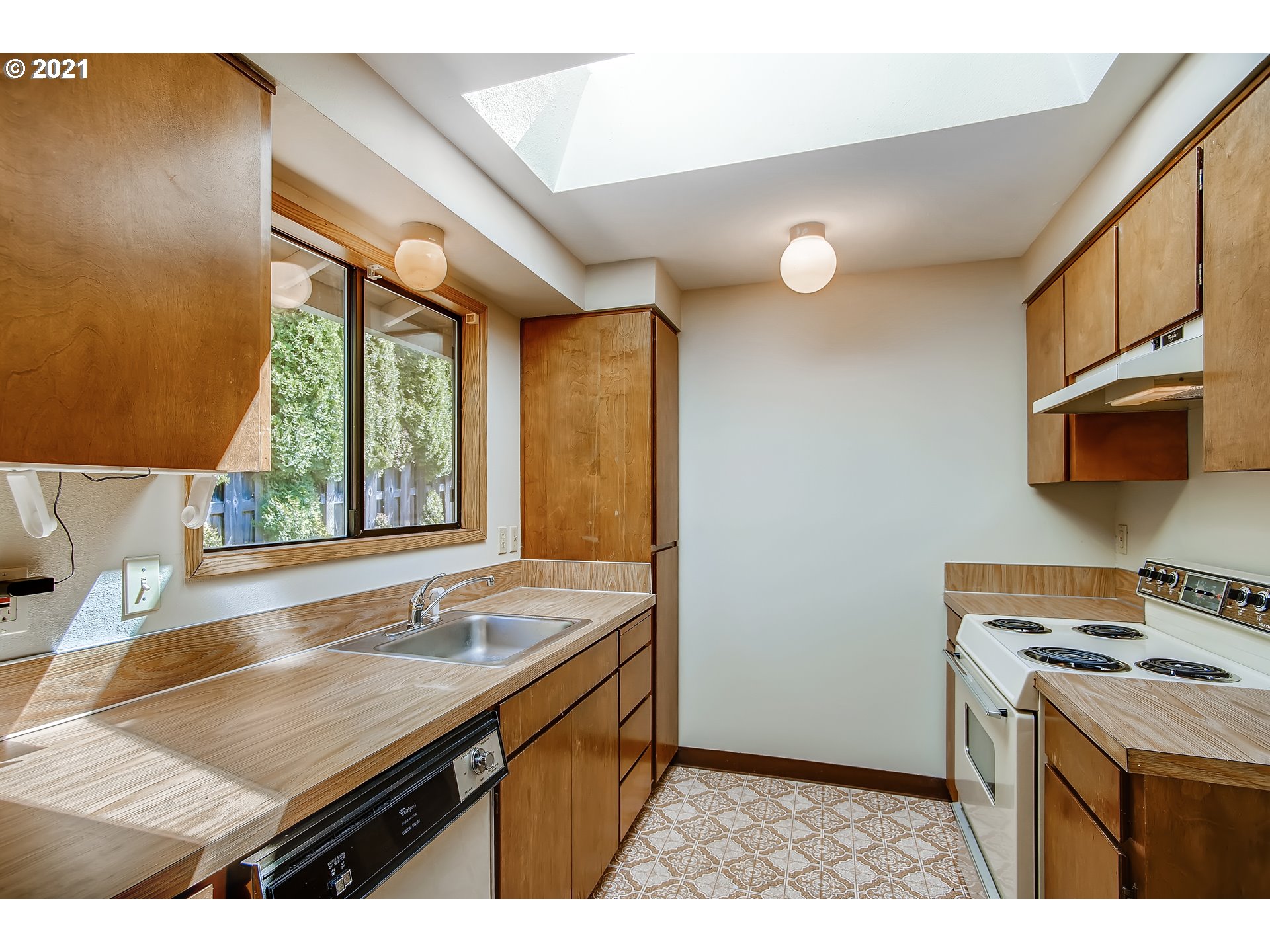 33273 Southwest Em Watts Road Scappoose, OR 97056 - Photo 4 of 32 Gallery Image 4