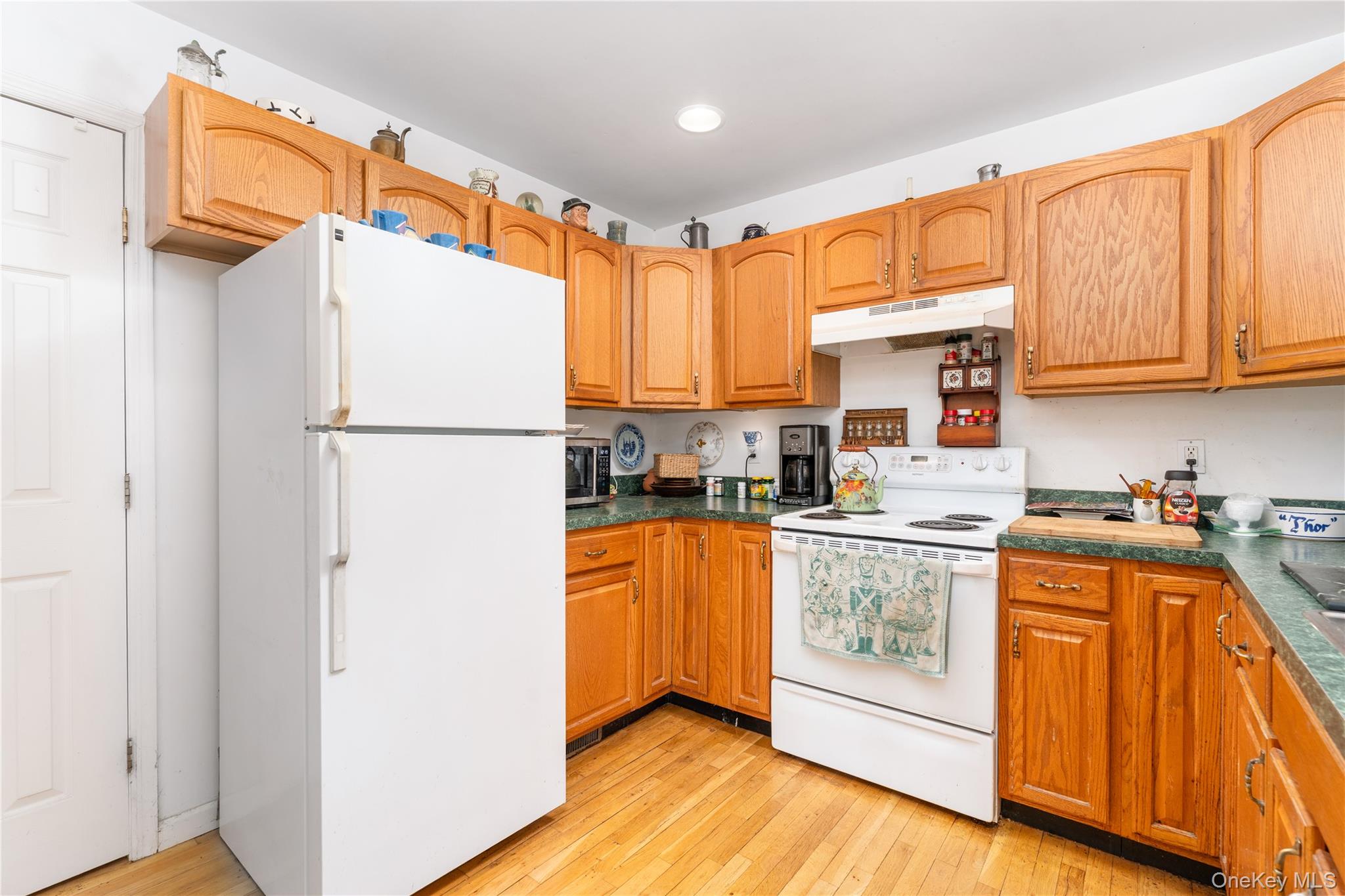 47 Suffolk Road Hampton Bays, NY 11946 - Photo 17 of 42