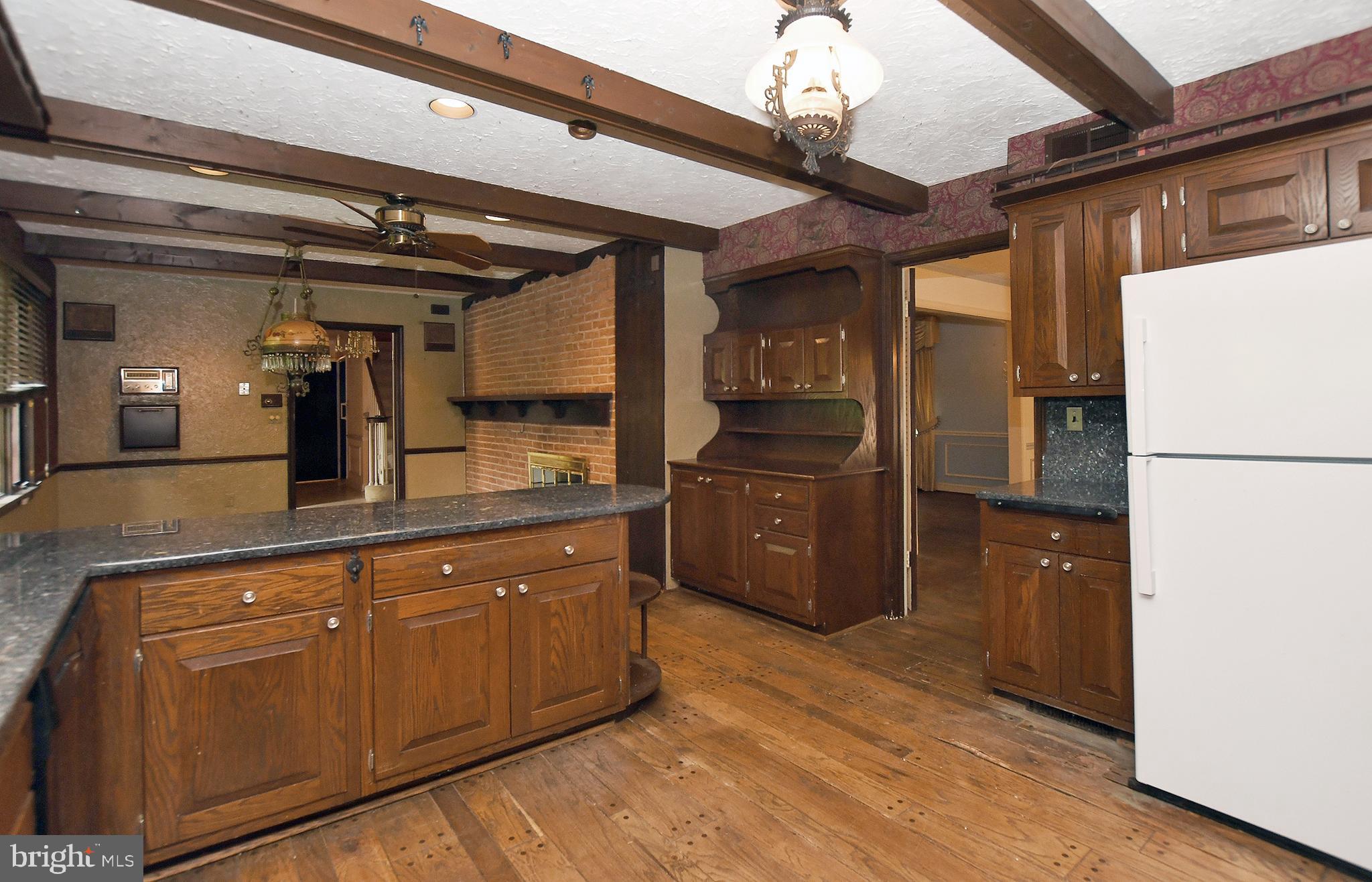 6923 Greentree Road Bethesda, MD 20817 - Photo 3 of 26 Gallery Image 3