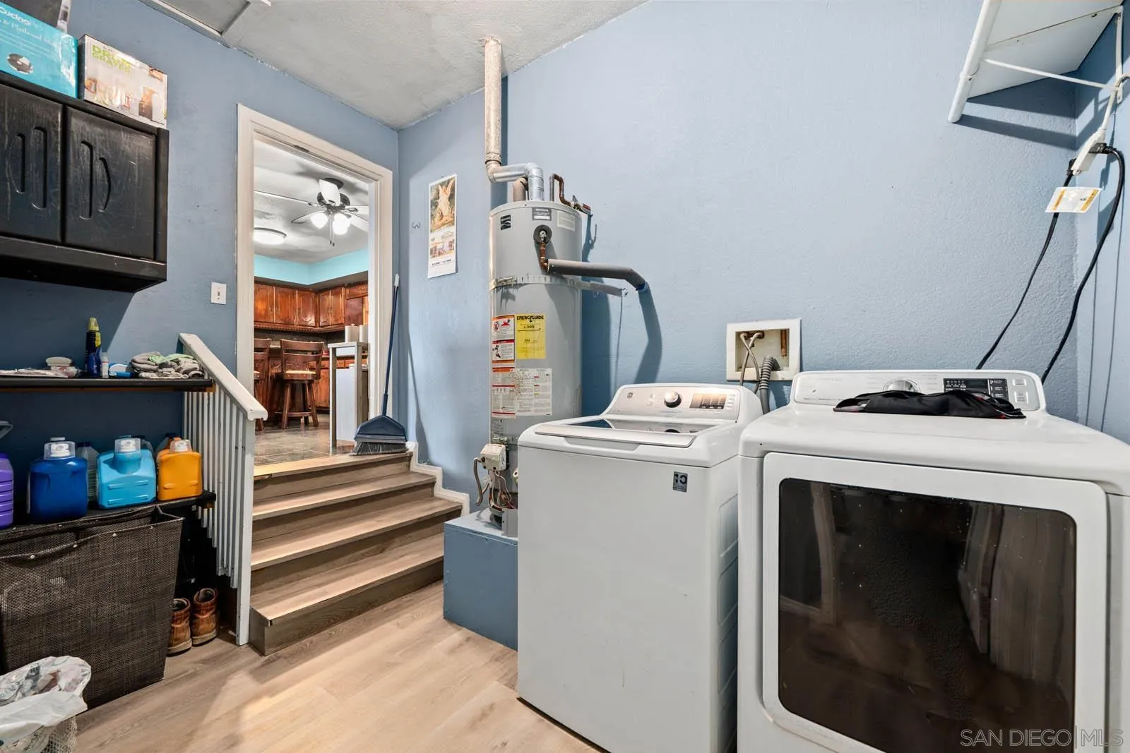 124 East View Street Fallbrook, CA 92028 - Photo 19 of 50 a utility room with dryer and washer