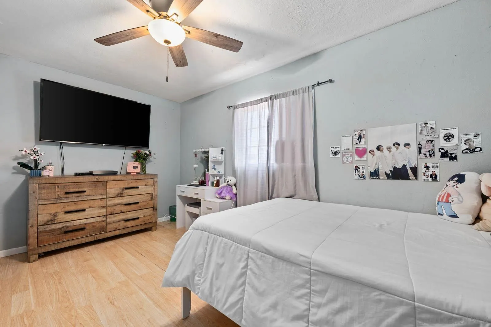 124 East View Street Fallbrook, CA 92028 - Photo 23 of 50 a bedroom with a bed and flat screen tv