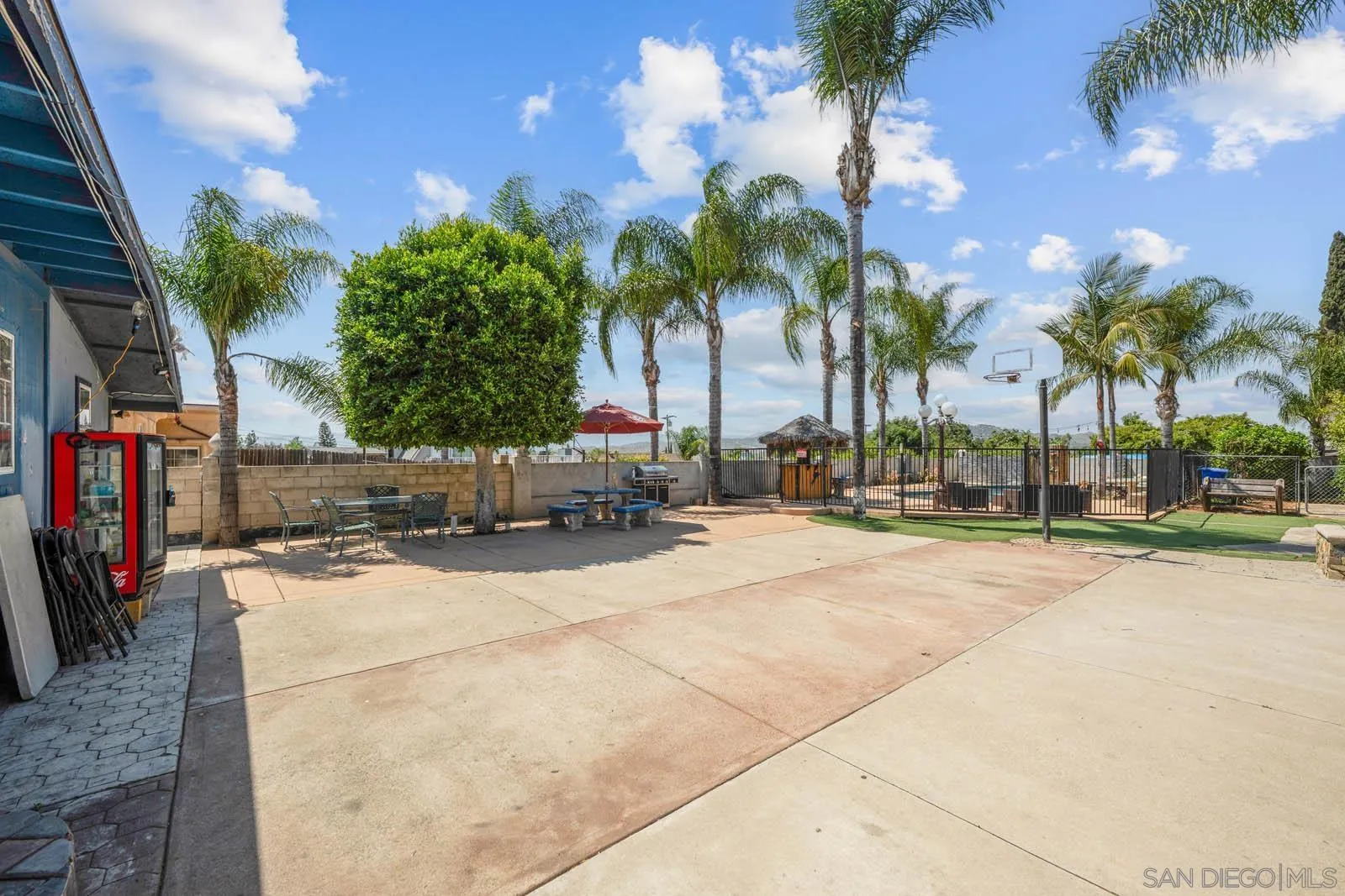 124 East View Street Fallbrook, CA 92028 - Photo 33 of 50 a view of outdoor space with palm trees