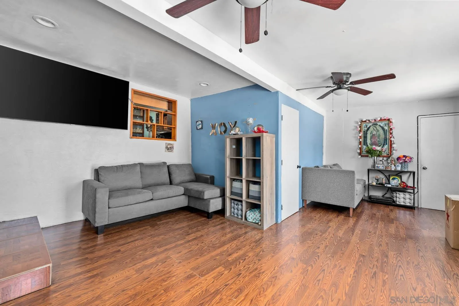 124 East View Street Fallbrook, CA 92028 - Photo 5 of 50 a living room with furniture and a flat screen tv