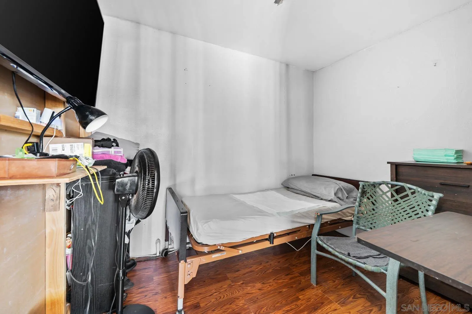 124 East View Street Fallbrook, CA 92028 - Photo 10 of 50 a view of a room with gym equipment