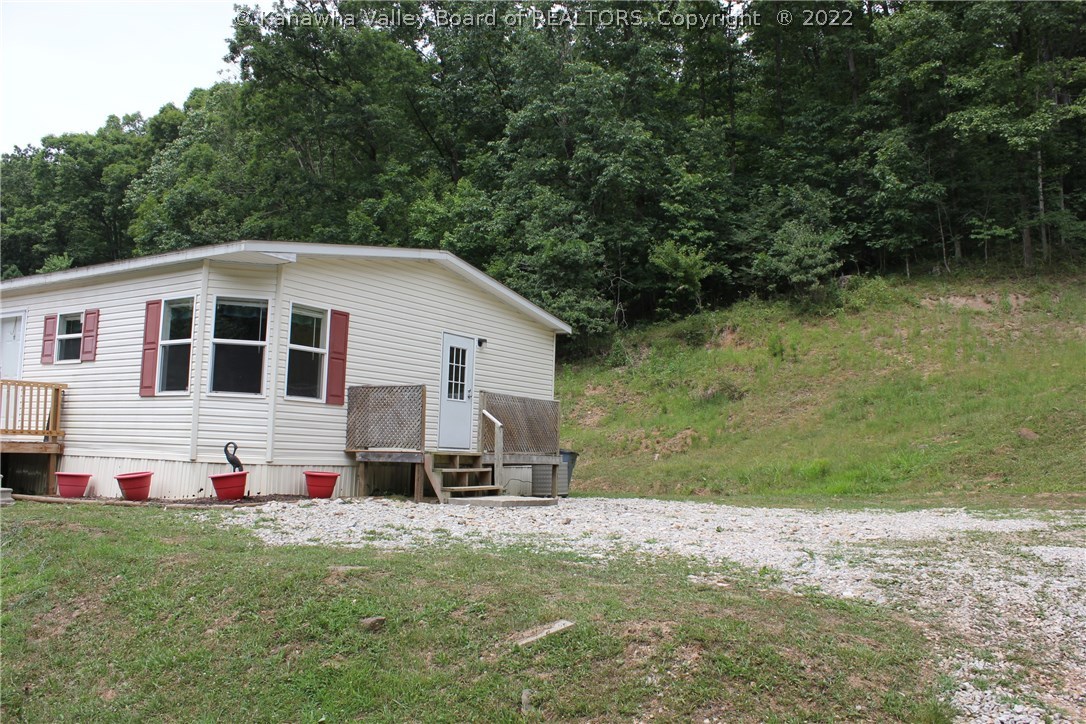 615 Hope Acres Road Elkview, WV 25071 - Photo 3 of 27 Gallery Image 3