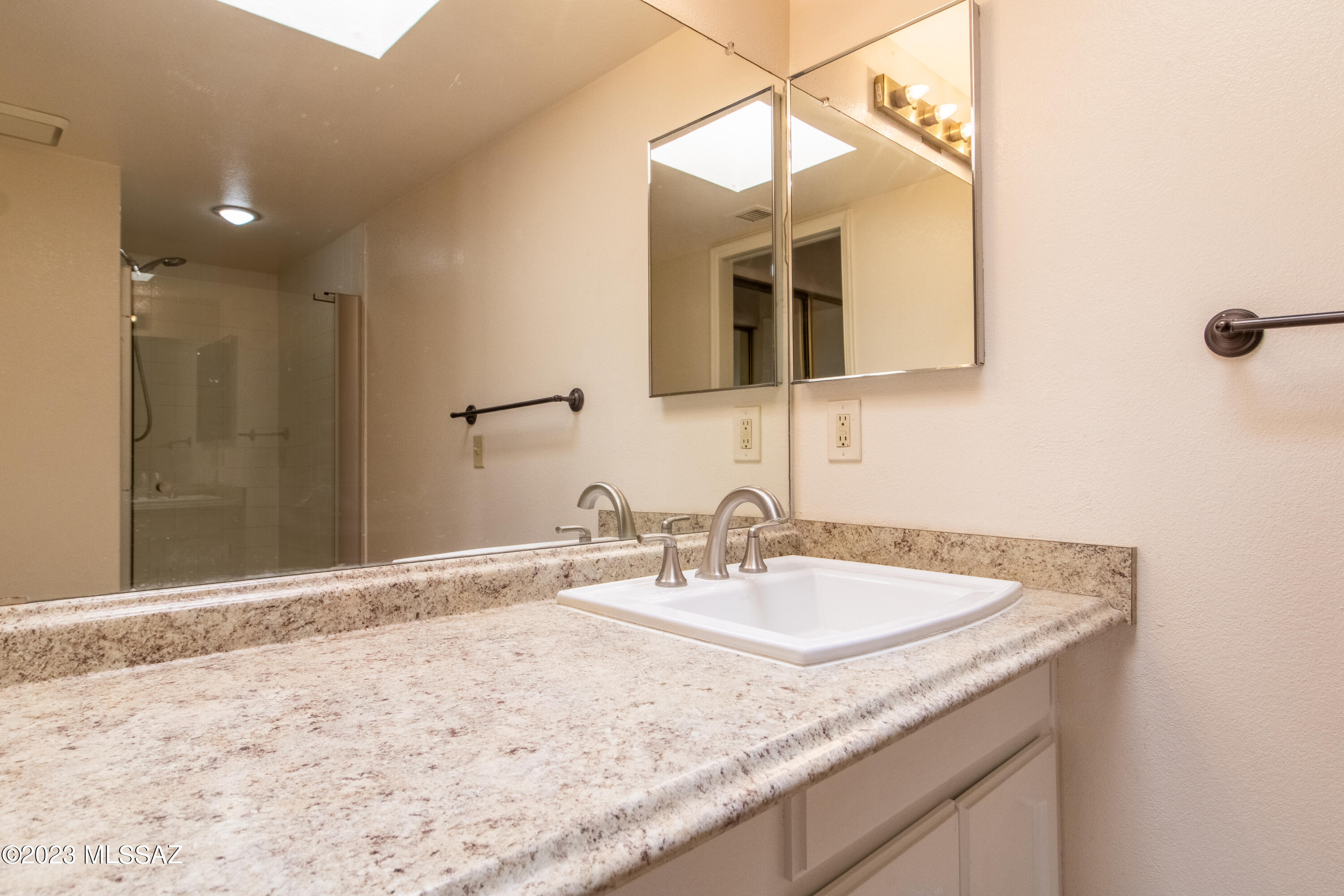 1200 East River Road, Unit E59 Tucson, AZ 85718 - Photo 6 of 12 IMG_7887-HDR