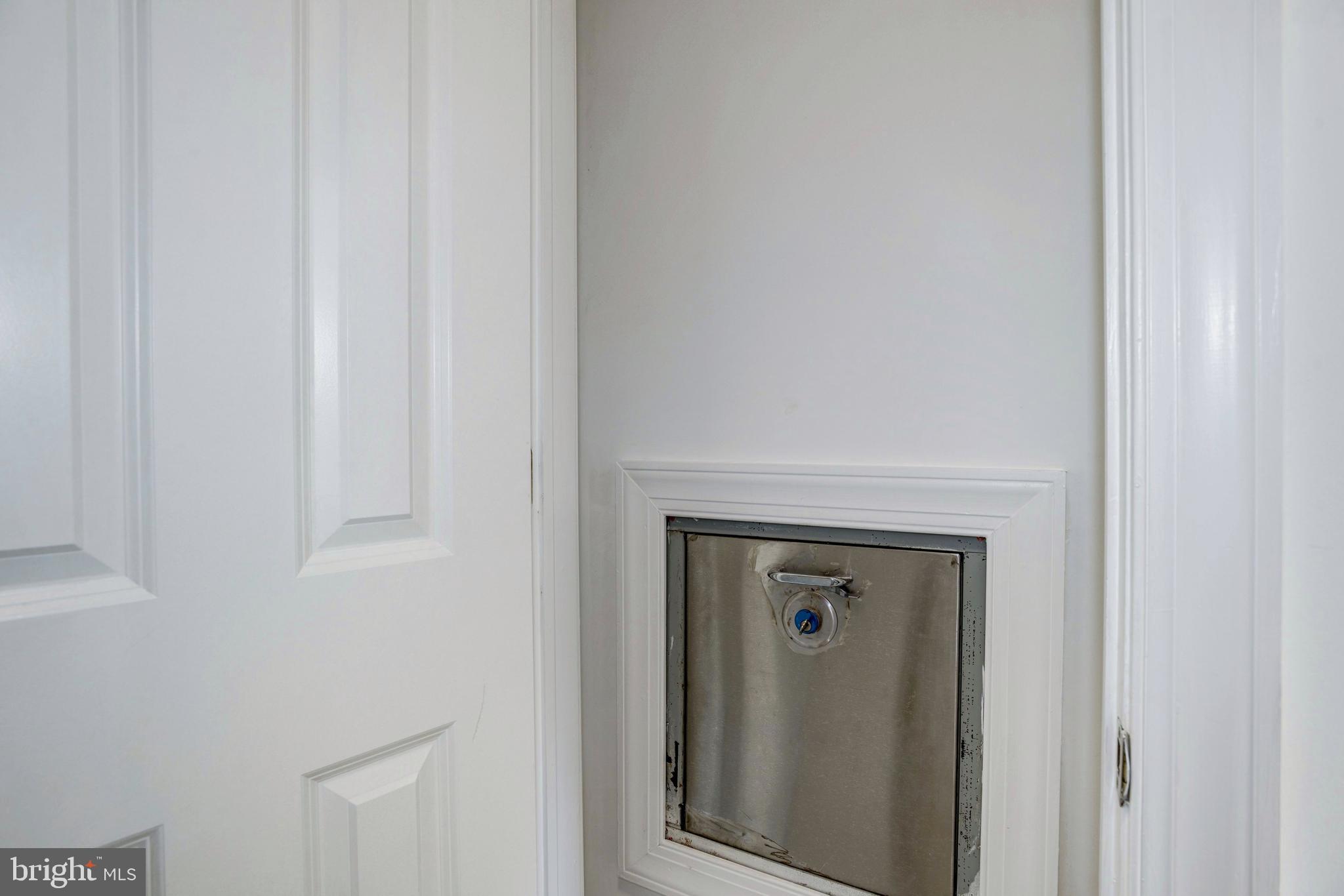1555 North Colonial Terrace, Unit 600 Arlington, VA 22209 - Photo 15 of 29 a view of a hallway