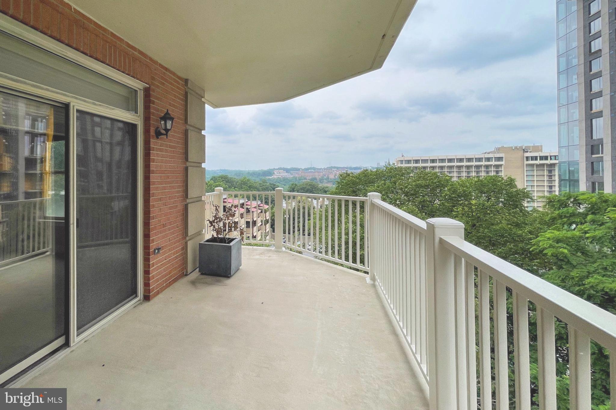 1555 North Colonial Terrace, Unit 600 Arlington, VA 22209 - Photo 21 of 29 a view of a balcony with city view