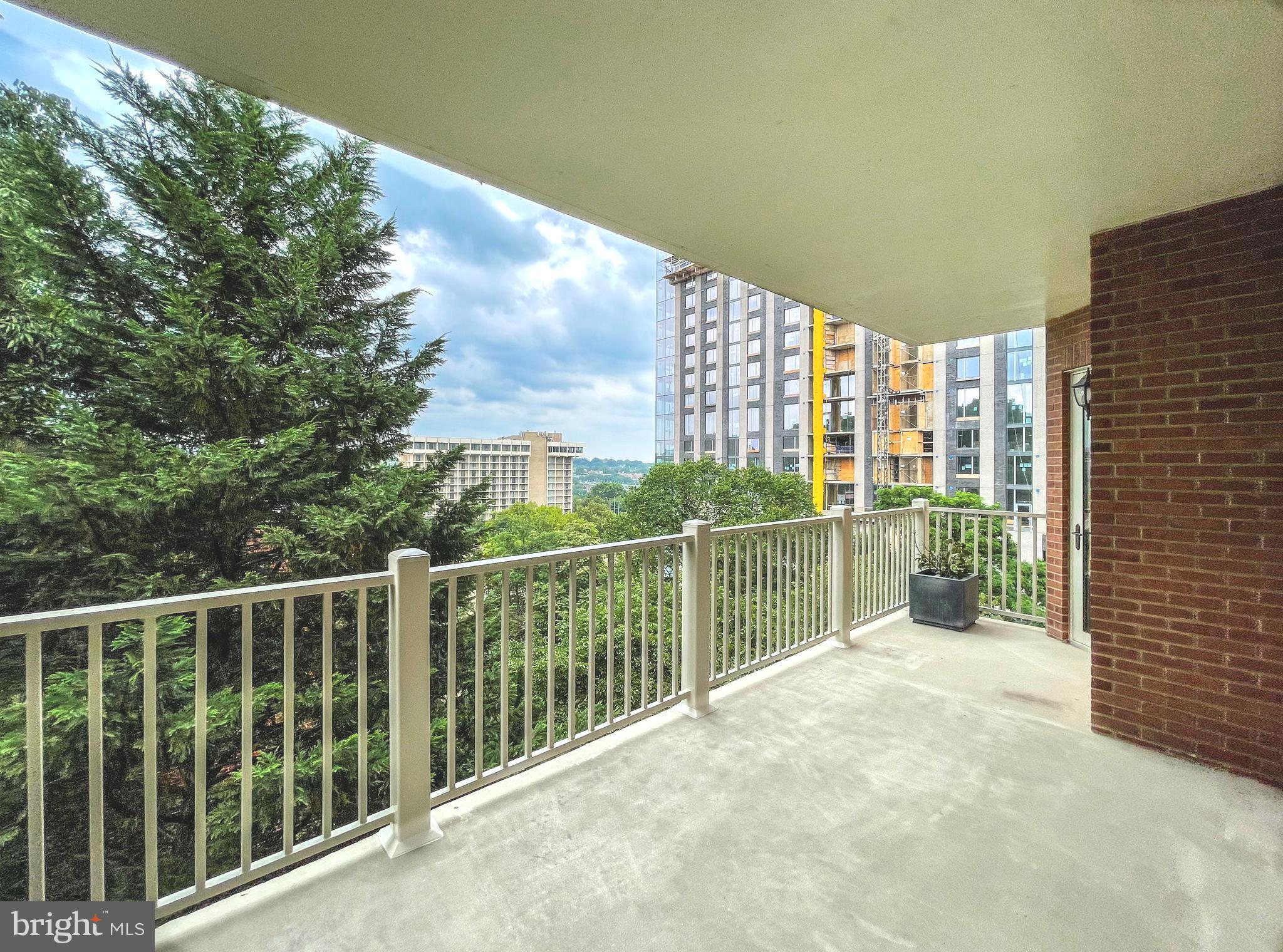 1555 North Colonial Terrace, Unit 600 Arlington, VA 22209 - Photo 7 of 29 a view of balcony with city view