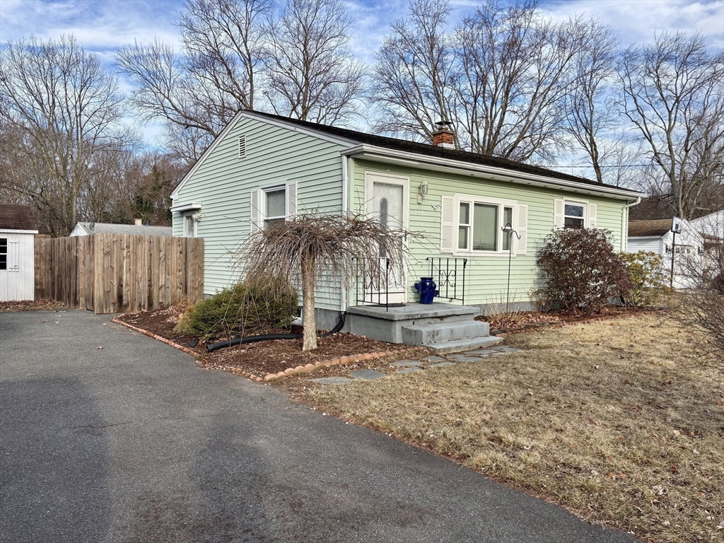 124 Newhouse Street Springfield, MA 01118 - Photo 1 of 21 Gallery Image 1