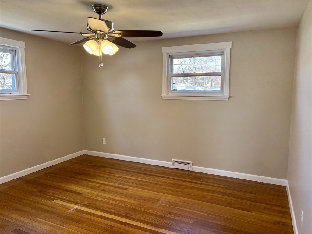 124 Newhouse Street Springfield, MA 01118 - Photo 14 of 21 Gallery Image 14